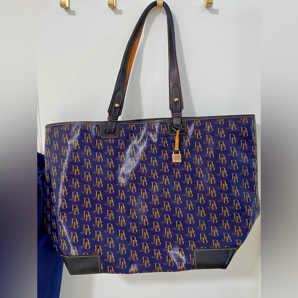 *NEW* Dooney & Bourke Cobolt XL Susanna Bag